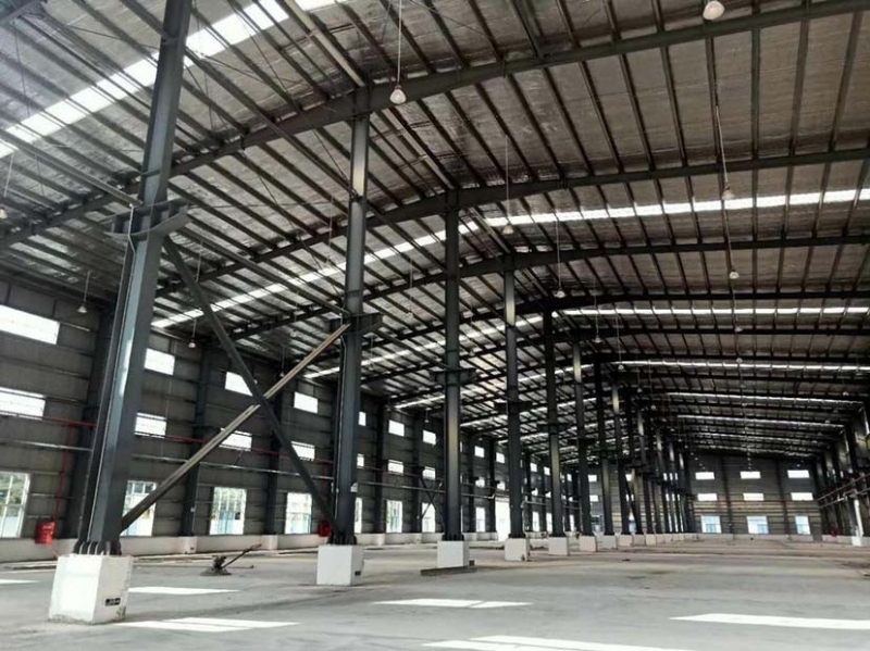 新津标准钢结构厂房出租，户型方正，交通便利