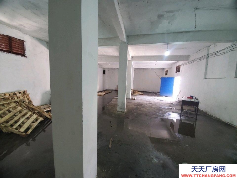 (出租) 集仓储二楼办公住宿为一体，交通方便。