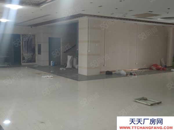 长沙市雨花区经开区一楼260平展示办公电商一体交通便利