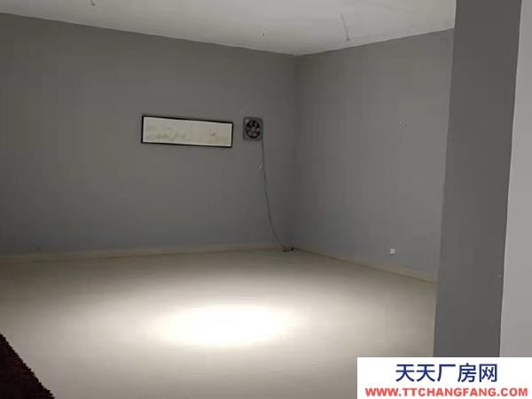 株洲市石峰区位置优越，可做家具建材仓库，厂房，门面