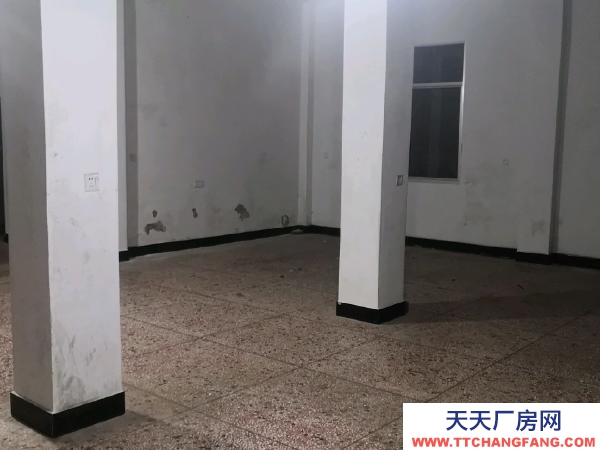 常德市鼎城区地理优越停车方便，楼上可居往，楼下可做仓库或厂房。