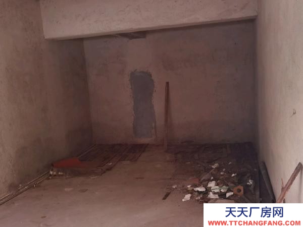 衡阳市蒸湘区  此仓库位于小区核心位置小区物业服务周全而且存放物资安全