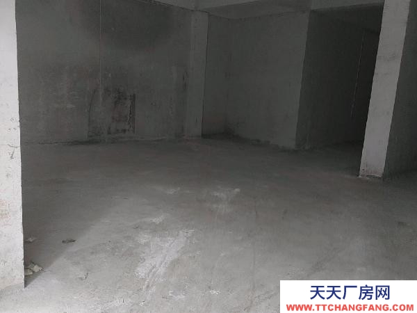 衡阳市耒阳区  金华南路附近，两个车库110个平方，可做仓库