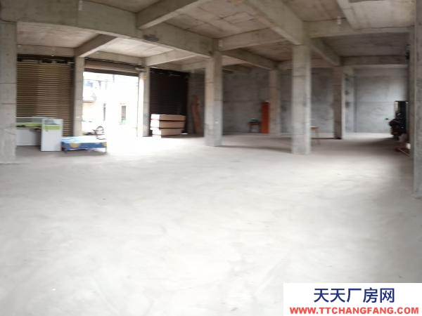 湘潭市雨湖区 靠近路边，交通方便，宽敞明亮