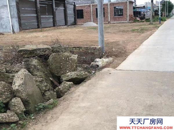 湘潭市湘乡市 一二楼都可出租，交通方便，育才过来1500百米