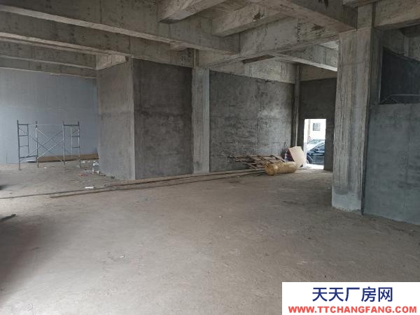 岳阳市平江区 铺面出租，可以做仓库使用，交通方便人员密集