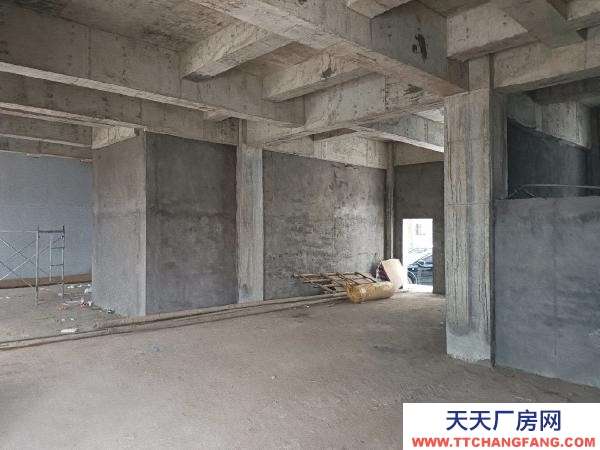 岳阳市平江区 铺面出租，可以做仓库使用，交通方便人员密集