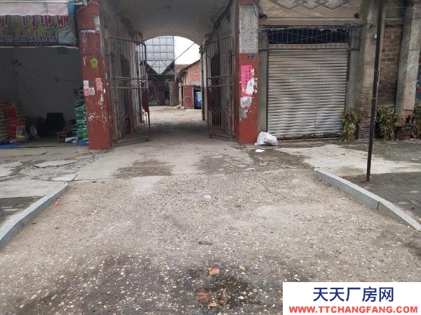 岳阳市君山区 临街门面房加大院厂房，交通便利，水电证件齐全