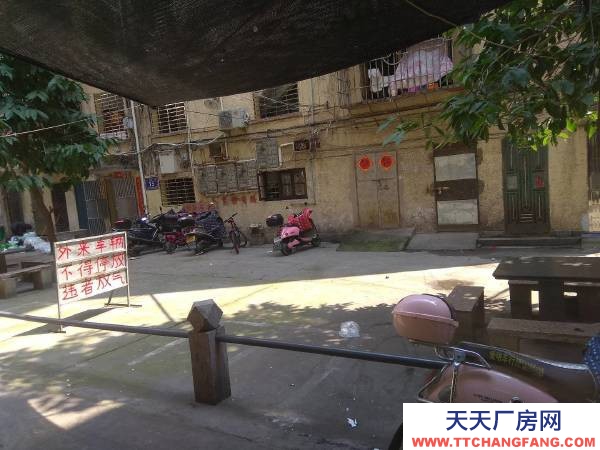 福州市福清物资仓库  这是我位于老城区中心地段小区套房楼下的柴火间，租金低廉哦。